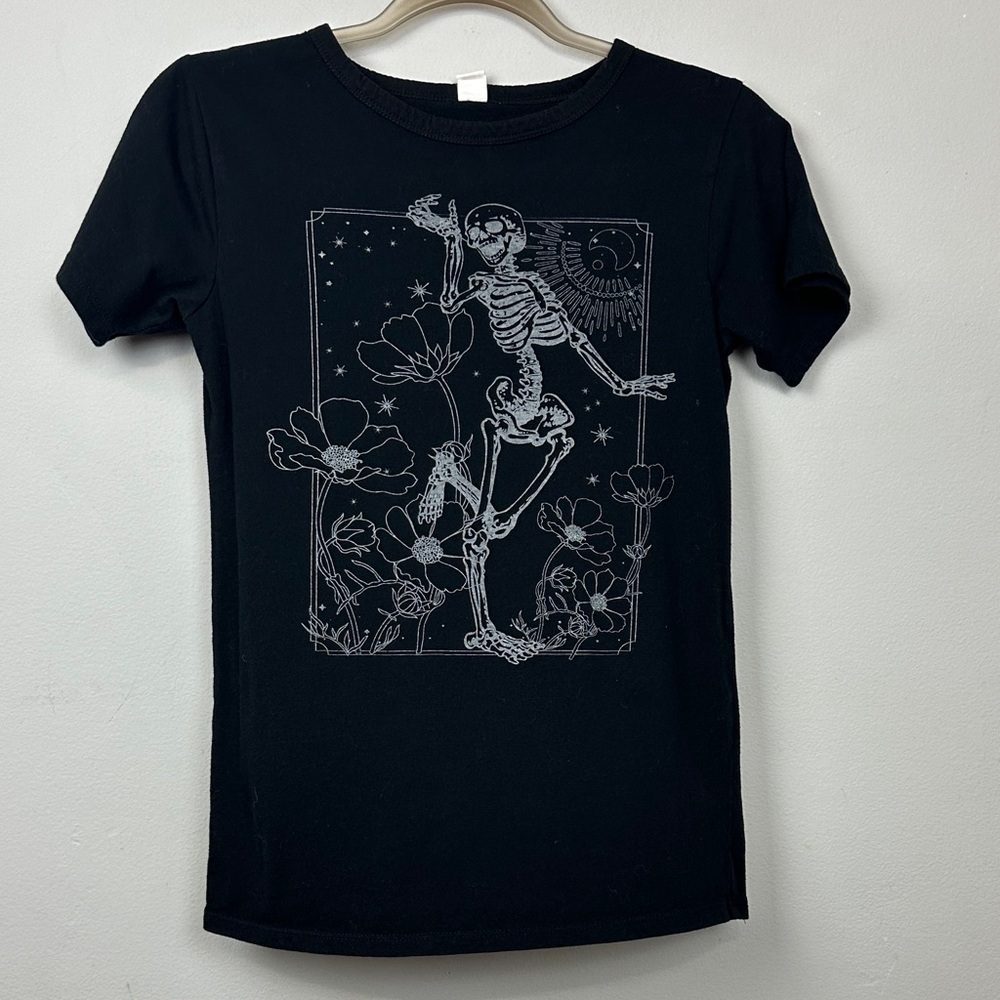 Floral Skeleton Spooky Black Graphic Tee Sz S